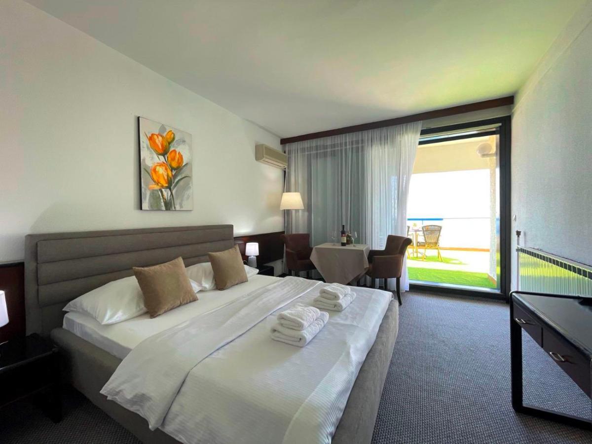Corpus A - Hotel Albatros Ulcinj Esterno foto